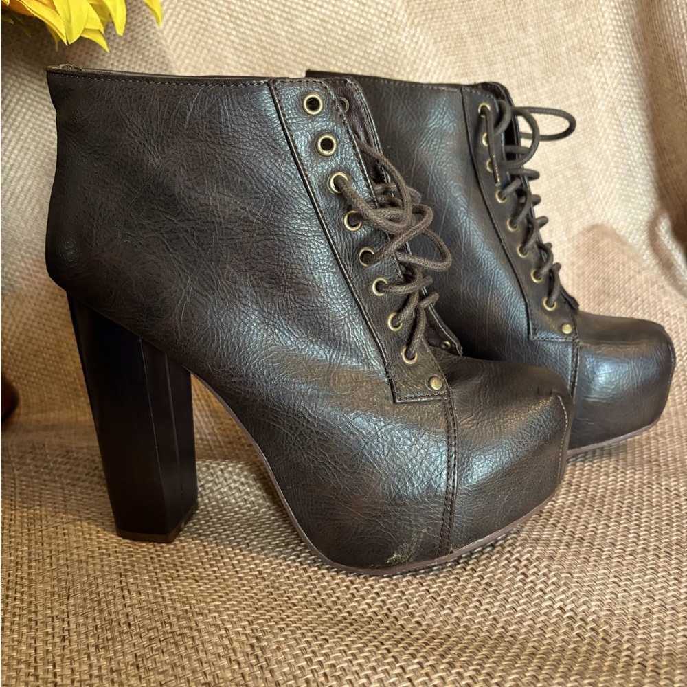 Size 6 I ❤️ u booties
